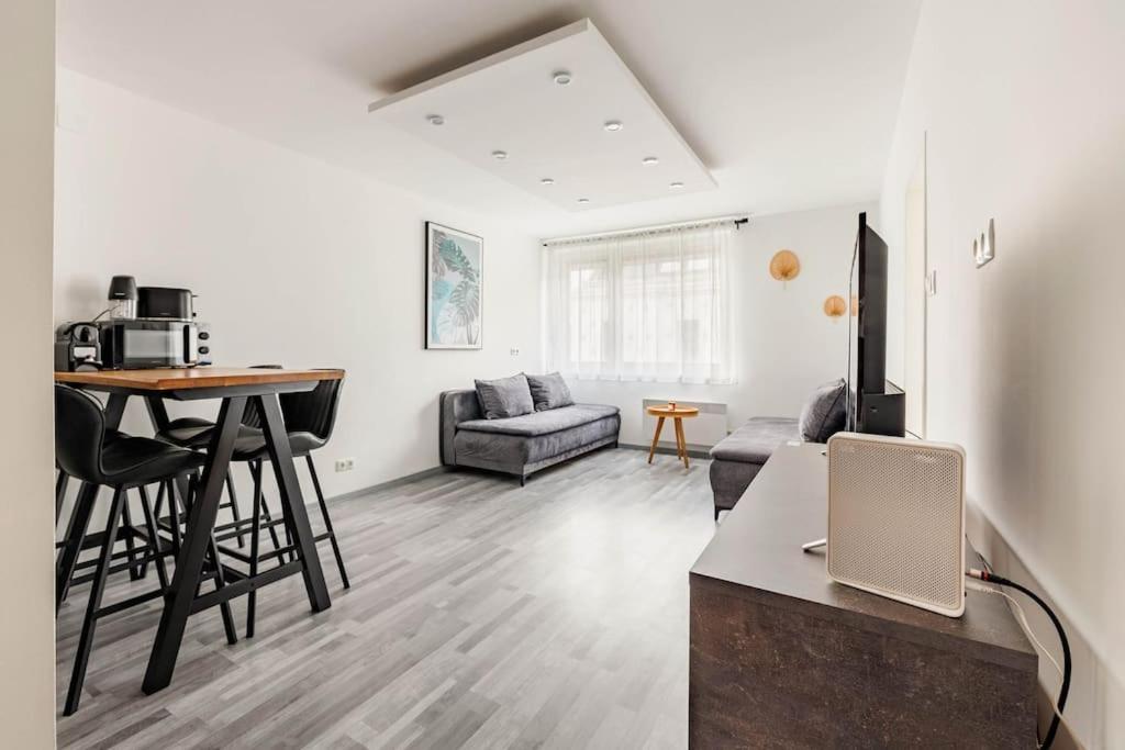 Cozy Renovated Apartment Close To Schoenbrunn Palace Viena Exterior foto